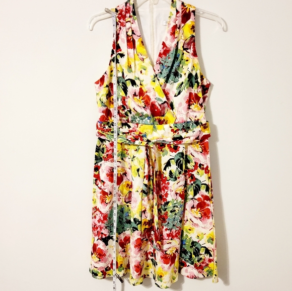 London Time Petite Floral Print Sleeveless Surplice Fit & Flare Dress Sz 10P - Picture 3 of 5